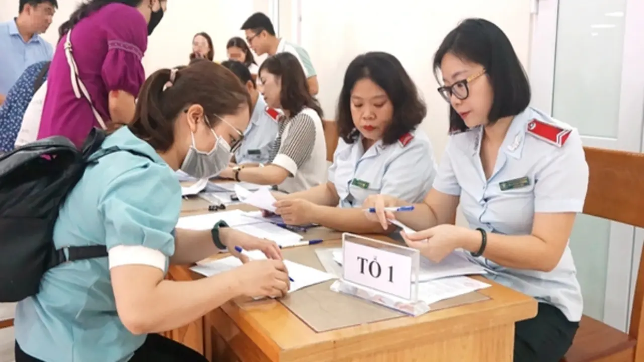 100 doanh nghiệp ở TP.HCM nợ BHXH gần 900 tỉ đồng