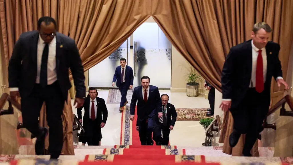 21 giờ đàm phán không ngủ: Hậu trường căng thẳng của cuộc gặp Mỹ - Iran tại Islamabad