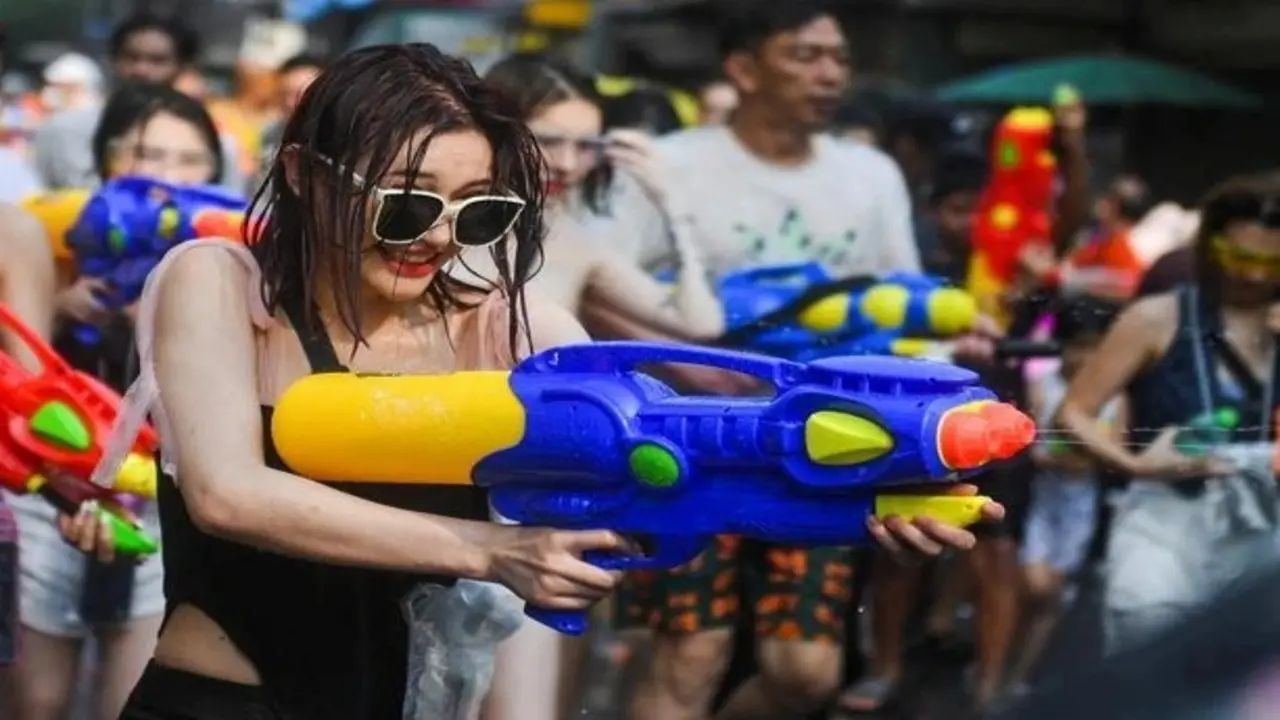 95 người tử vong trong 3 ngày đầu lễ hội té nước, Thái Lan có "vỡ trận"?