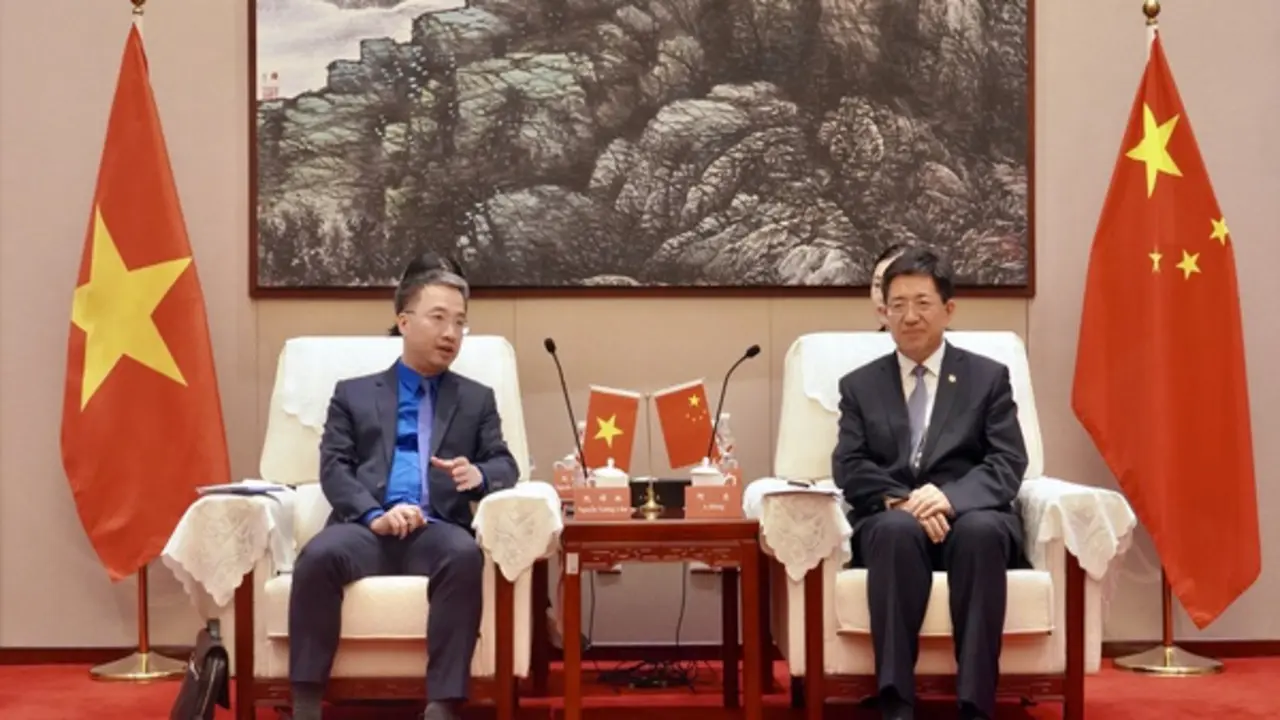 Anh Nguyễn Tường Lâm gặp xã giao Bí thư thứ nhất T.Ư Đoàn TNCS Trung Quốc