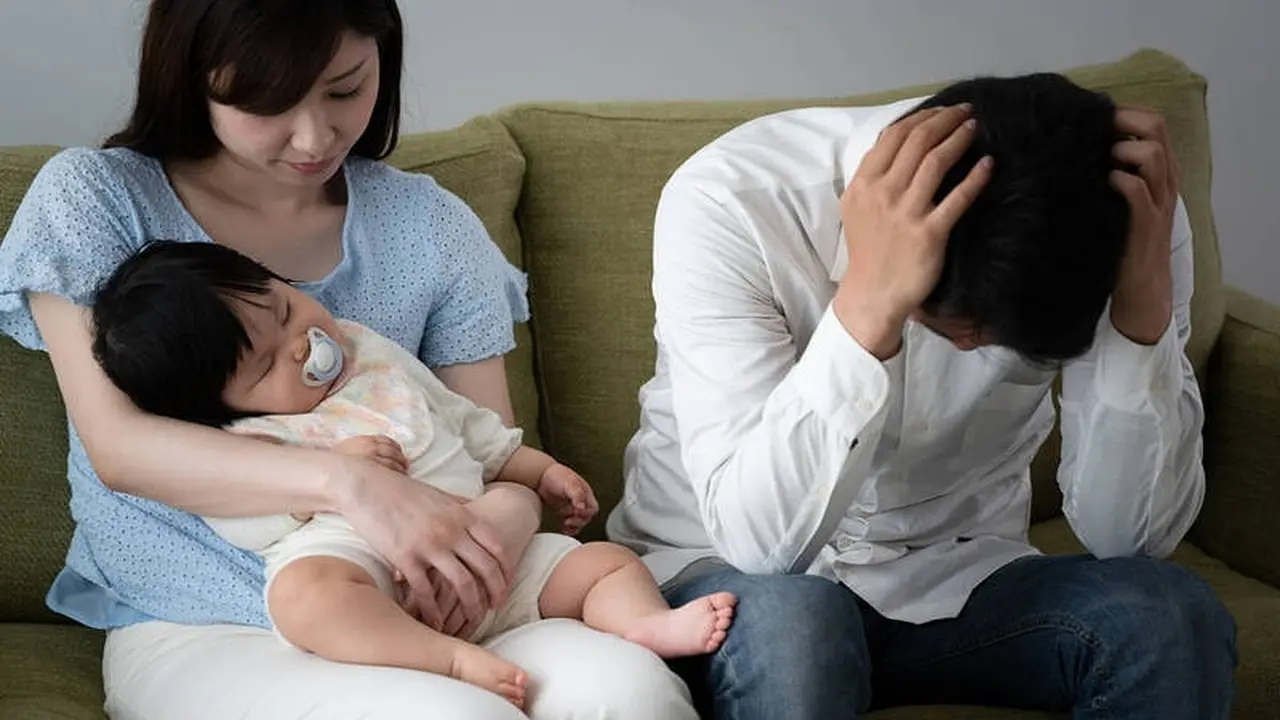 Ba năm đấu tranh sinh hai con dù chồng sợ không nuôi nổi