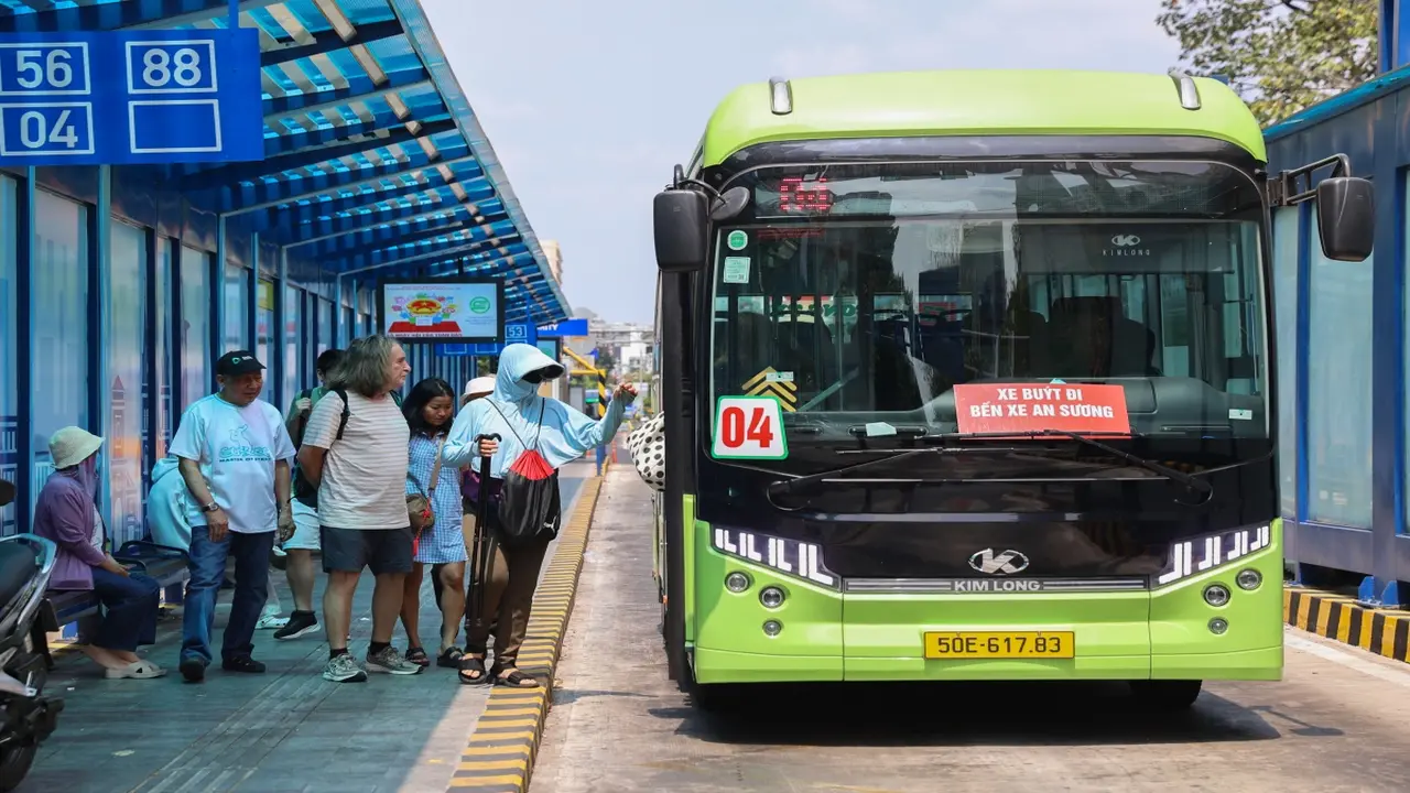 Ba phương án miễn vé xe buýt ở TP HCM