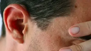 Bác sĩ chỉ cách phân biệt chóng mặt 'lành tính - ác tính'