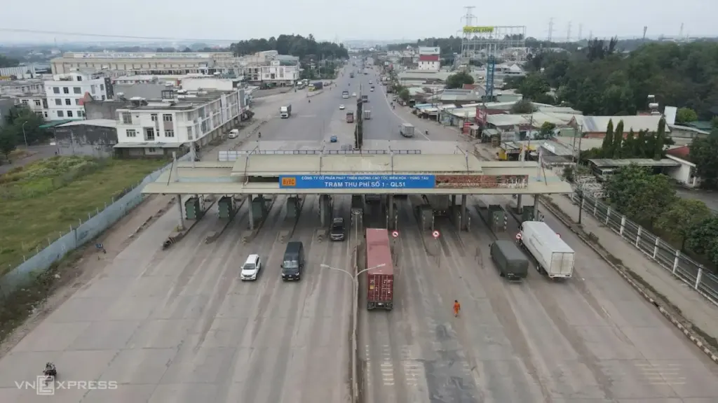 Bàn giao hai trạm thu phí quốc lộ 51 để tháo dỡ trước 15/4