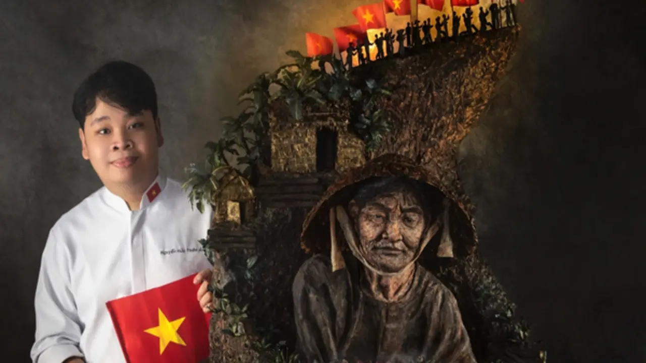 Bánh 'Việt Nam tinh hoa' cao hơn 1 m gây sốt trước thềm đại lễ 30.4.