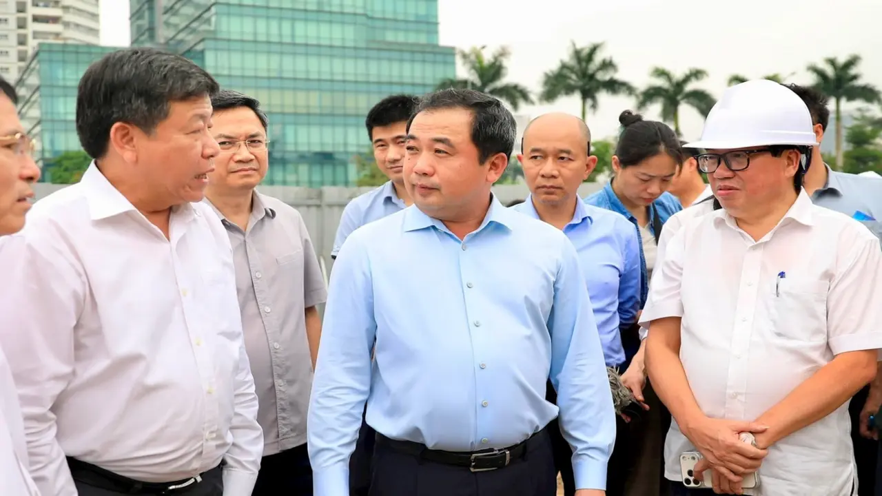 Bí thư Hà Nội chỉ đạo 'không nể nang' khi xử lý vi phạm dọc kênh La Khê, tránh 'nhờn luật'