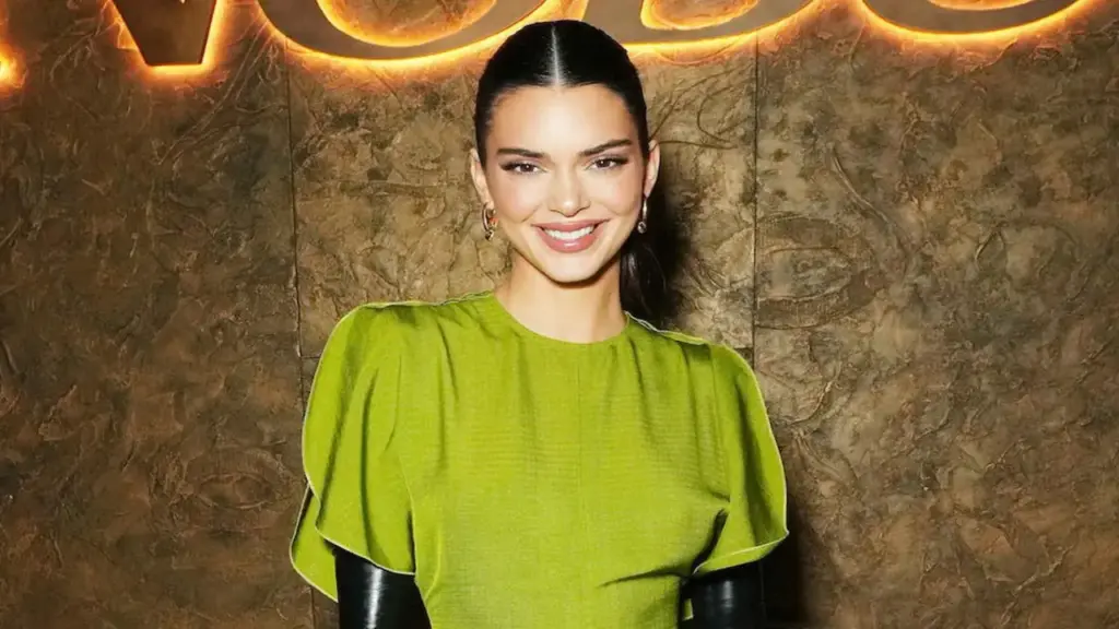 Bỏ túi 7 mẹo phối đồ xanh nõn chuối đón ngày hè rực rỡ