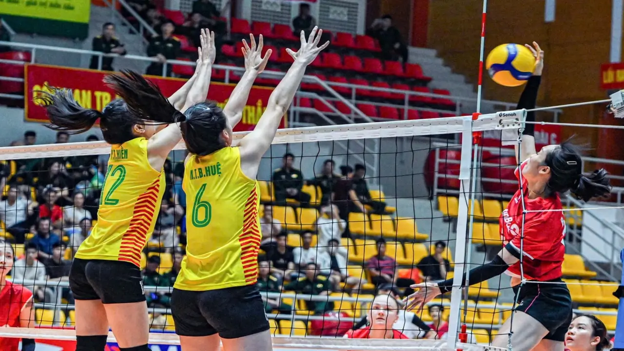 Bóng chuyền nữ: Binh chủng Thông tin lại thua 'sốc', Hà Nội gây bất ngờ