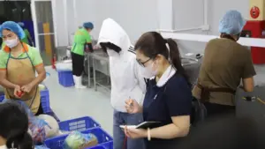 Bữa ăn bán trú, cứ lùm xùm lại chấn chỉnh