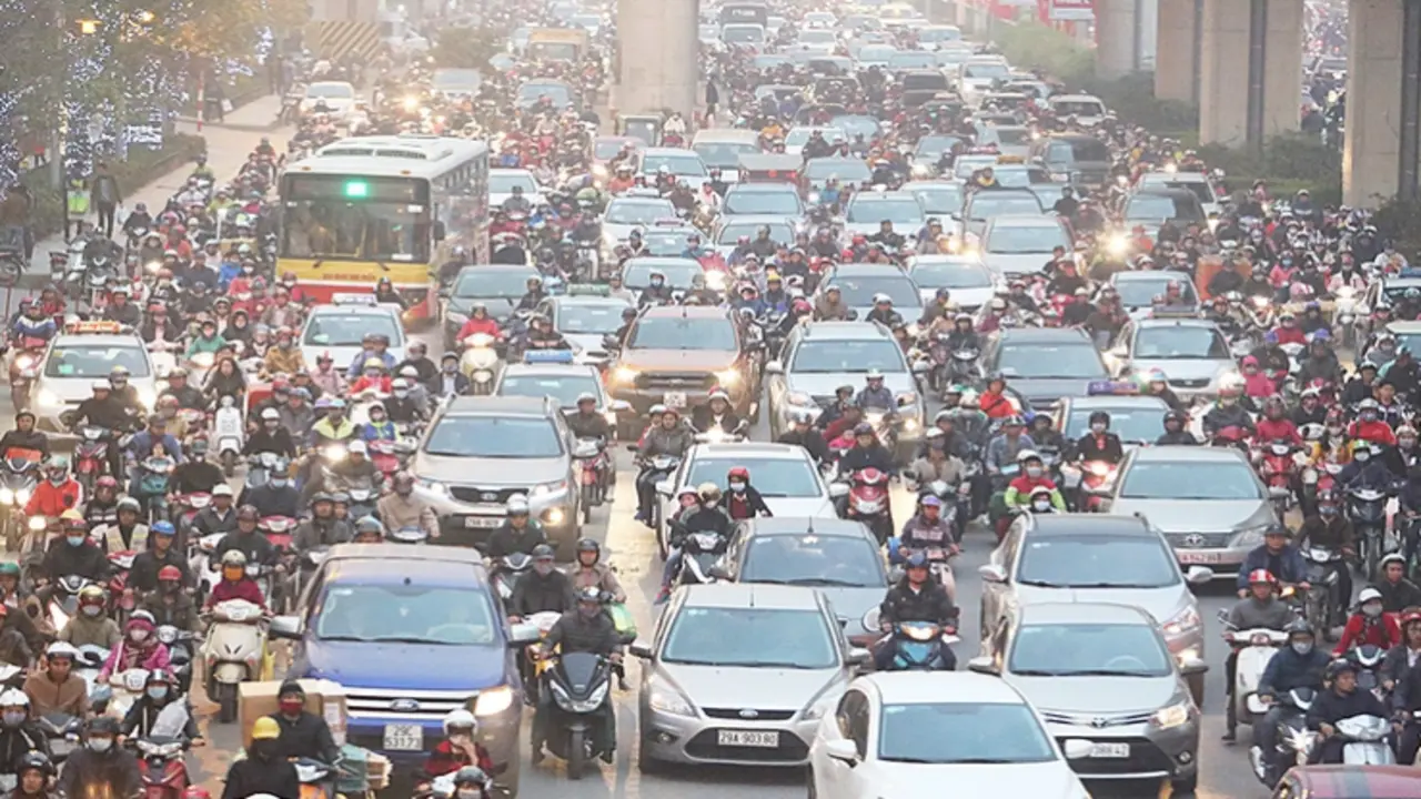 Cách nào loại bỏ xe máy rệu rã chạy quá 100.000 km ra khỏi đô thị?