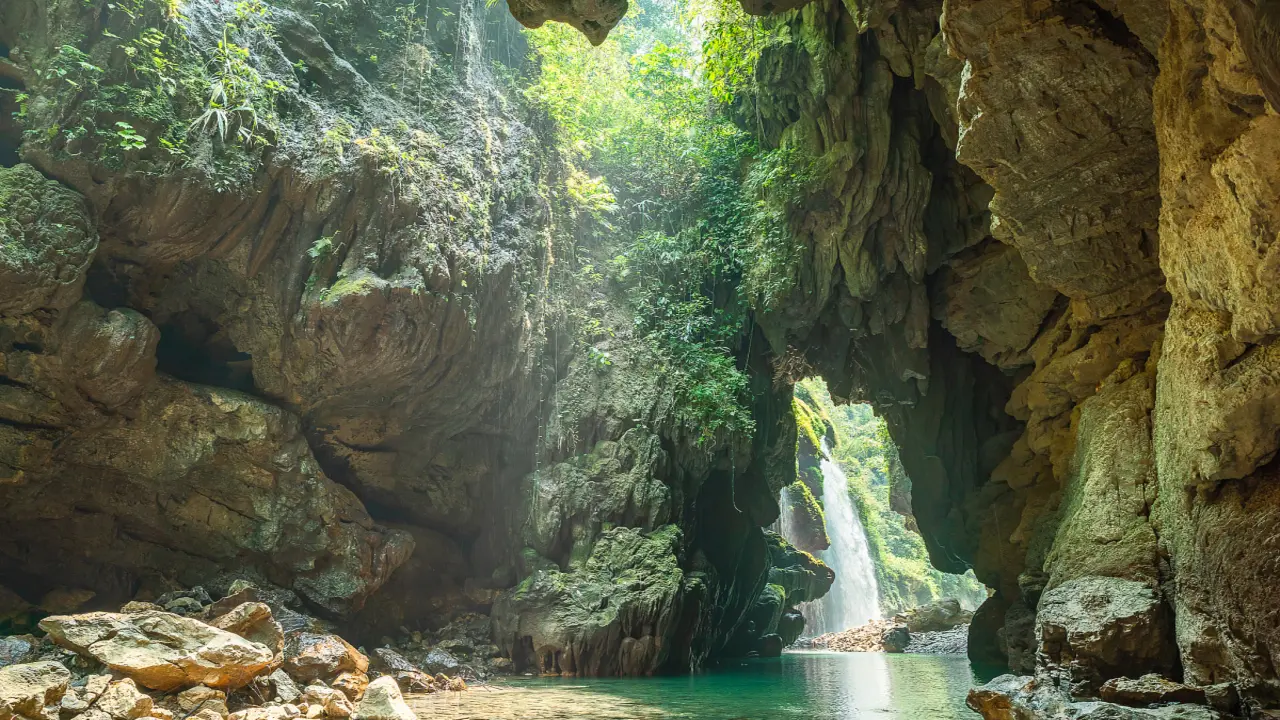 Cấm du khách tắm tại thác Nậm Lang