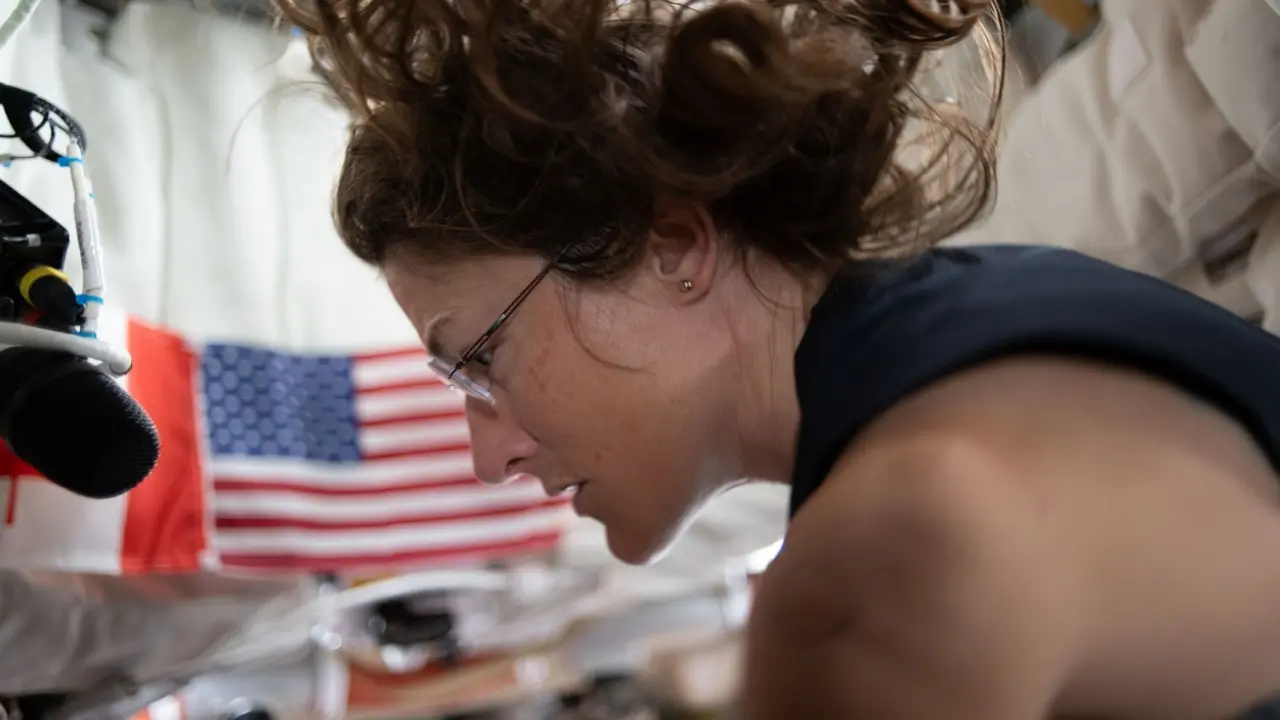 Christina Koch - người phụ nữ đầu tiên bay quanh Mặt Trăng