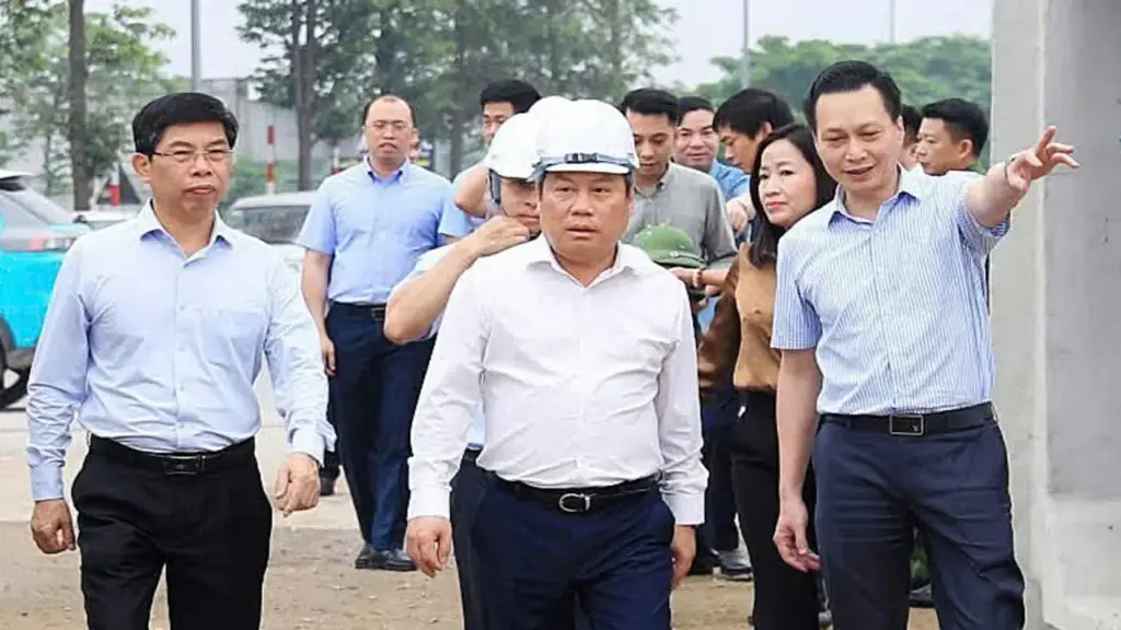 Chủ tịch Hà Nội yêu cầu hoàn thành 5 km đường 70 trong năm