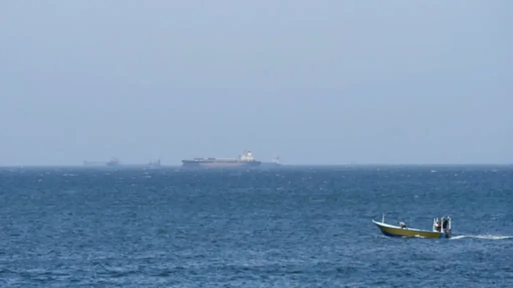 Chưa có lối thoát cho eo biển Hormuz