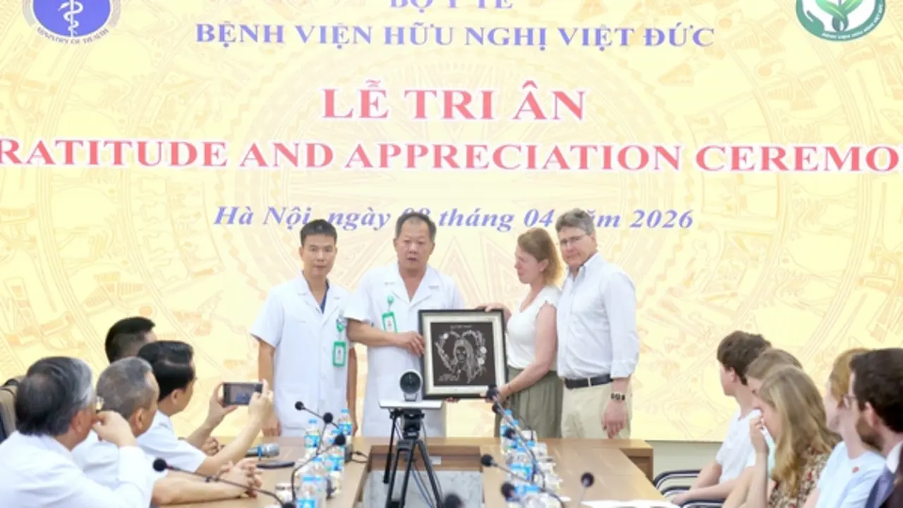 Cô gái 19 tuổi người Anh hiến tạng cứu 3 người Việt