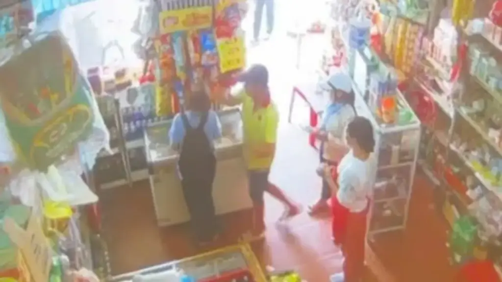 Công an Huế mời chủ tạp hóa đánh liên tiếp vào mặt nam sinh, lên làm việc