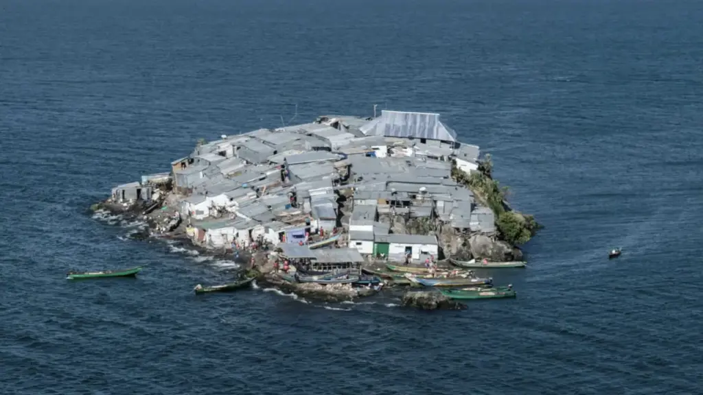 Cuộc sống của 1.800 người trên hòn đảo bằng nửa sân bóng đá