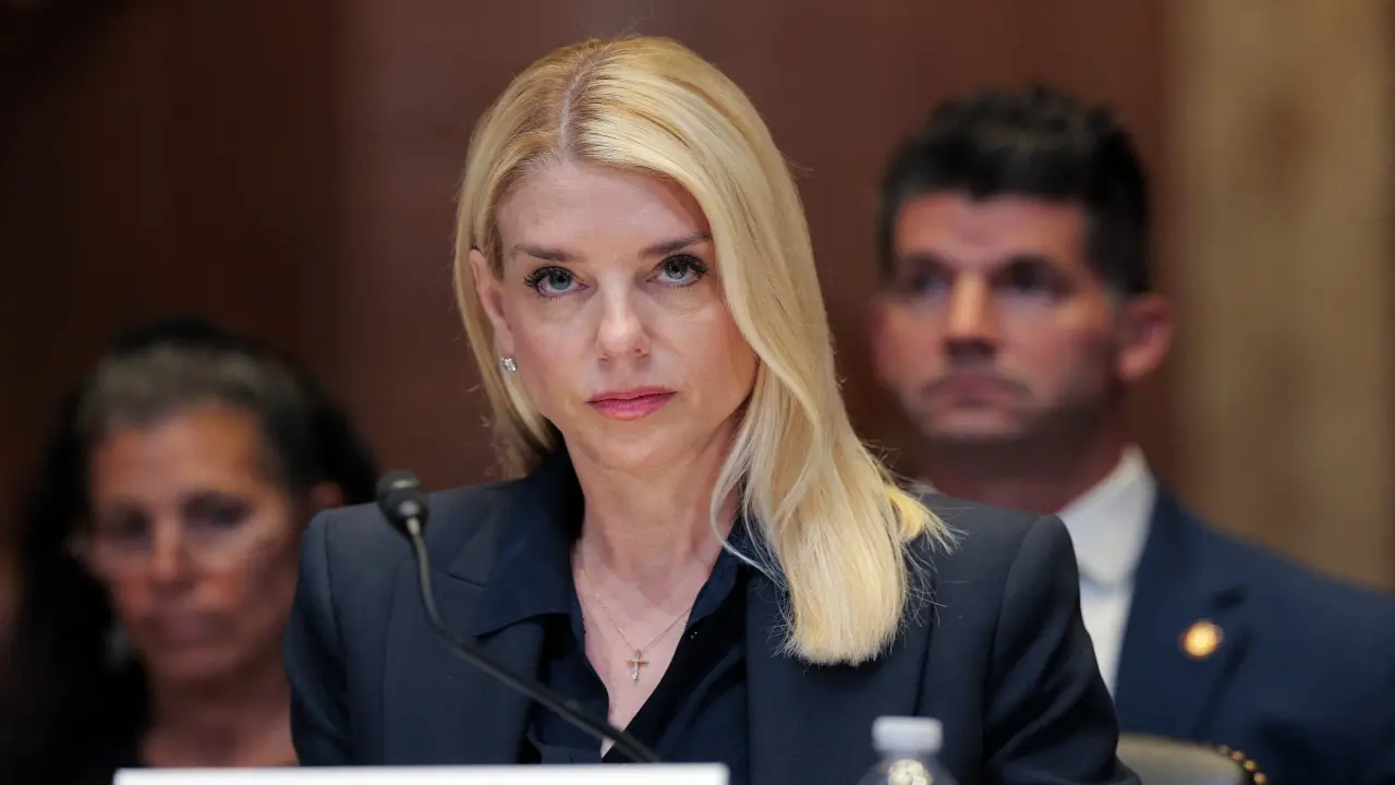 Cựu bộ trưởng tư pháp Mỹ không dự điều trần về hồ sơ Epstein