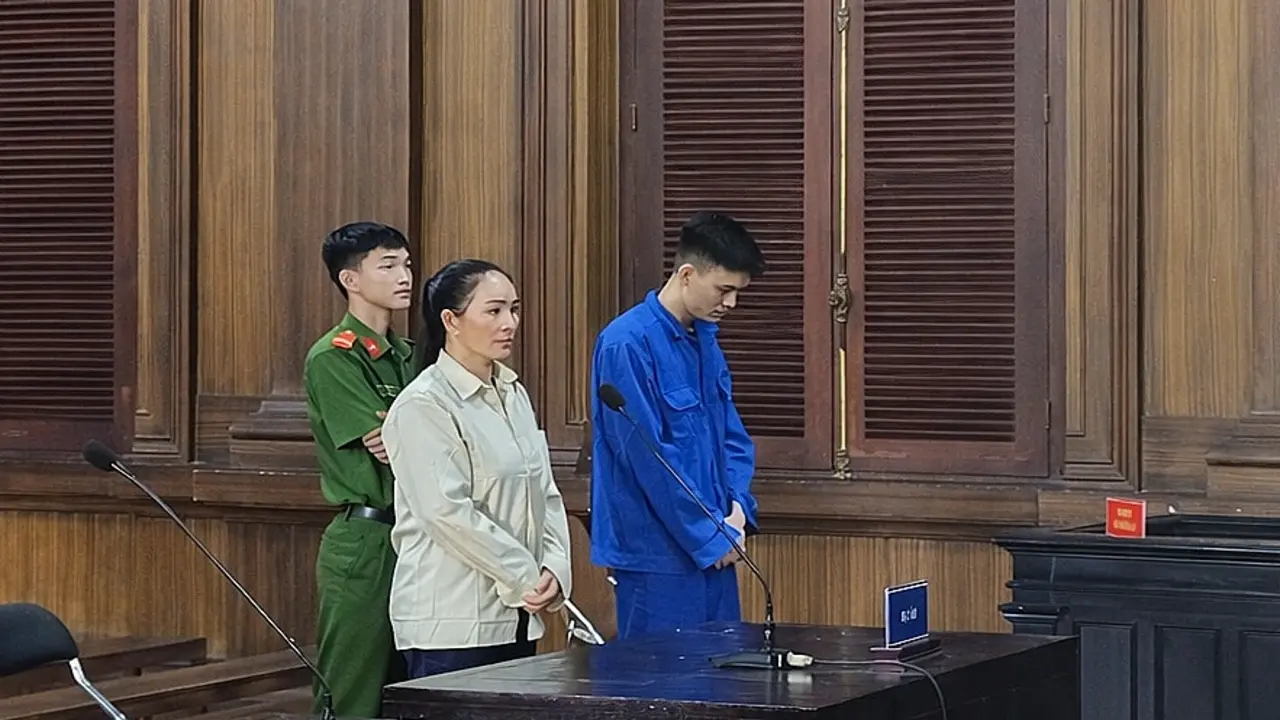 Cựu cảnh sát bị phạt tù vì gợi ý gia đình tội phạm 'chạy' tại ngoại