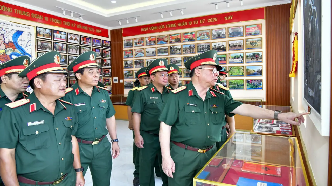 Đại tướng Nguyễn Trọng Nghĩa thăm, làm việc tại Trung đoàn 10, huyền thoại Đặc công Rừng Sác