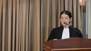 Đề xuất mặc áo choàng tại phiên tòa để nâng cao vị thế luật sư