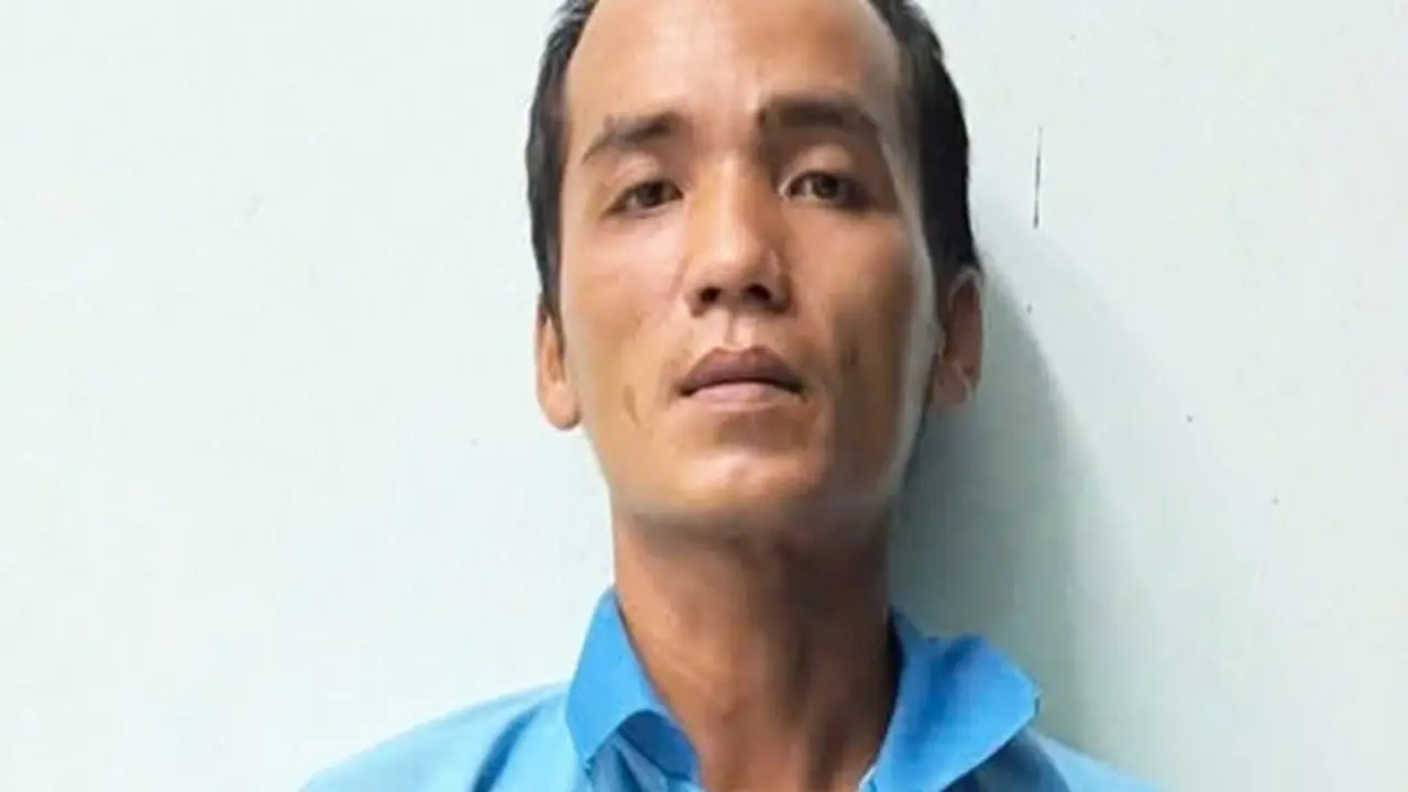 Đi nhờ xe bé gái 12 tuổi, rồi dụ vào quán cà phê hiếp dâm