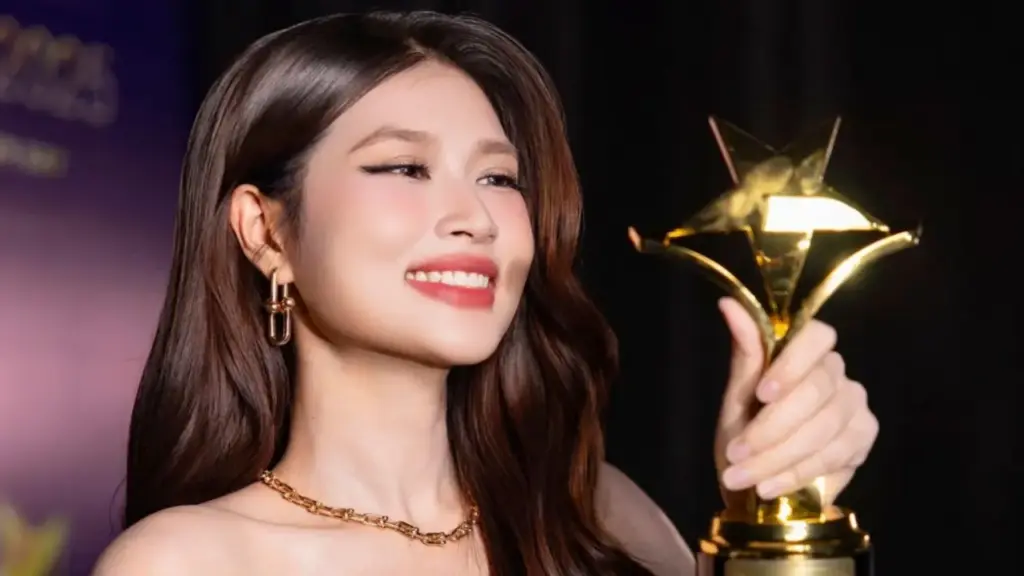 Đoàn Thiên Ân - cô gái nghèo thành diễn viên phim trăm tỷ