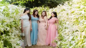 Đường hoa loa kèn nở rộ hút khách chụp ảnh ở ngoại thành Hà Nội