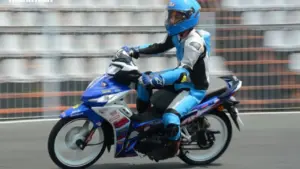 Giá bán cao hơn SH 125i, xe máy số Honda Dash 125 có gì hút khách Việt?