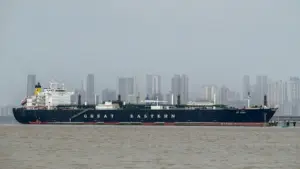 Giá khí đốt tự nhiên châu Âu lao dốc, đã có 2 tàu qua eo biển Hormuz