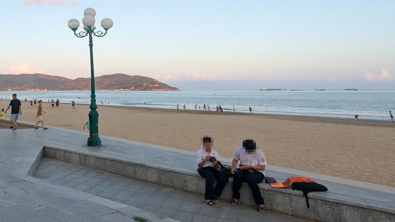 Gia Lai: 6 học sinh lớp 12 đi tắm biển, một em bị mất tích