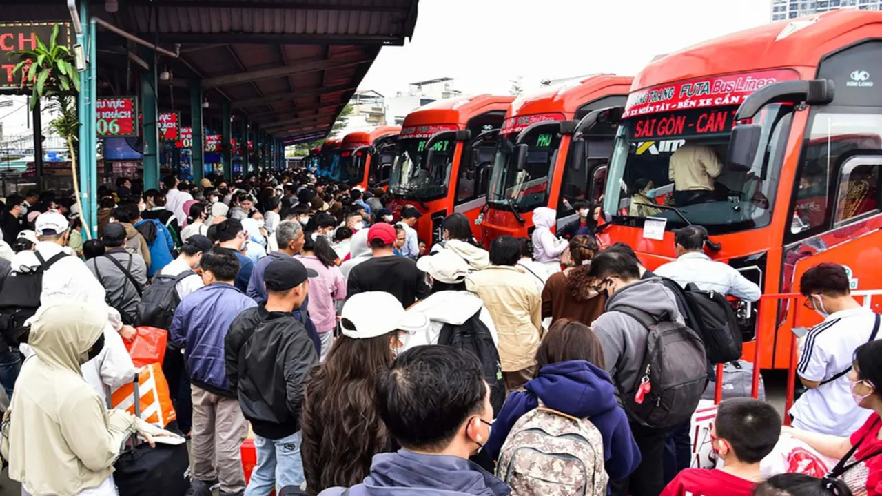 Giá xăng dầu biến động, TP.HCM kiến nghị miễn giảm phí đường bộ hỗ trợ doanh nghiệp vận tải