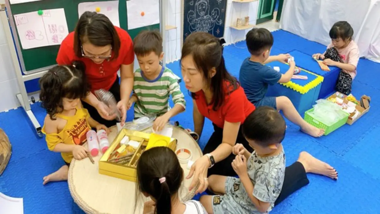 Giáo viên mầm non phải làm việc 10 tiếng mỗi ngày