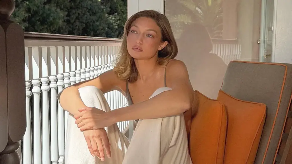 Gigi Hadid phủ nhận liên quan tỷ phú ấu dâm Epstein