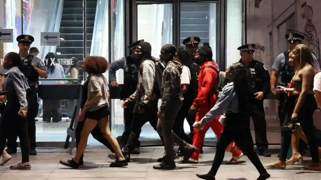 Giới chức Mỹ đau đầu vì những cuộc 'nổi loạn tuổi teen'