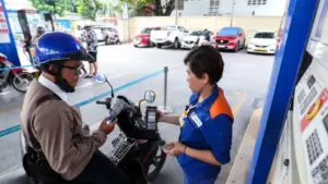 Giữa 'bão' giá xăng dầu, ông lớn Petrolimex lên kế hoạch doanh thu kỷ lục