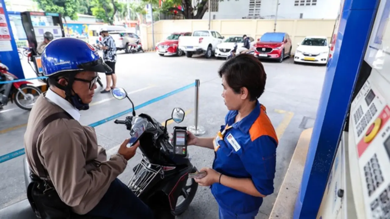 Giữa 'bão' giá xăng dầu, ông lớn Petrolimex lên kế hoạch doanh thu kỷ lục