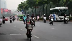 Hà Nội chưa cấm xe máy xăng trong toàn bộ Vành đai 1 từ 1.7