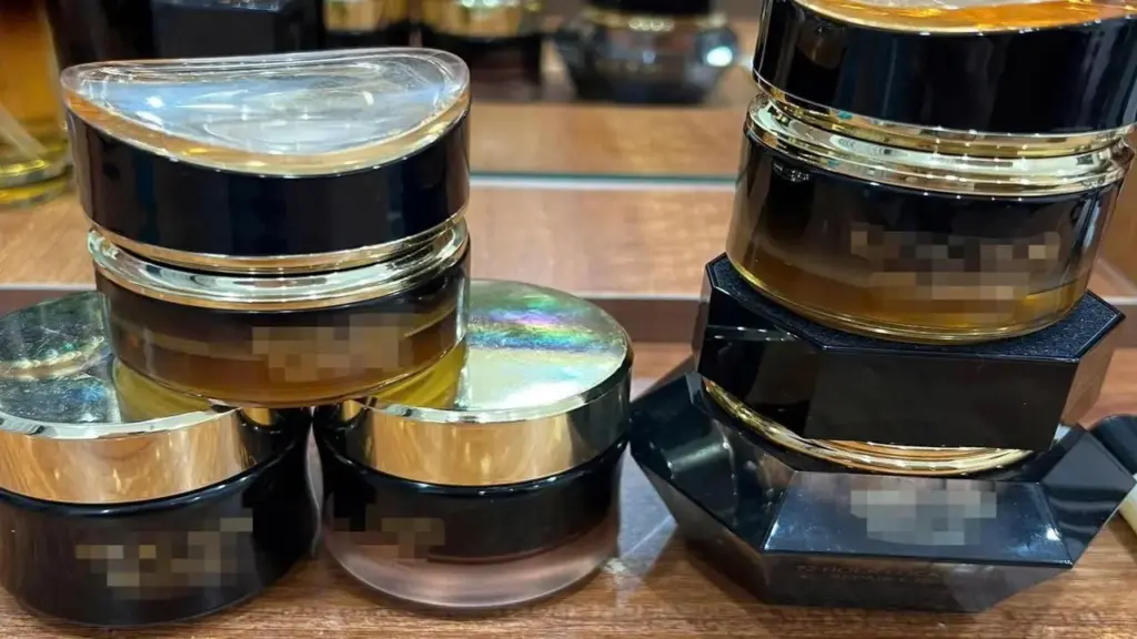 Hà Nội: Thiếu nữ mặt nổi mụn chi chít sau đơn hàng mỹ phẩm online