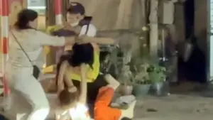 Hai nhân viên gác chắn đường sắt bị hành hung