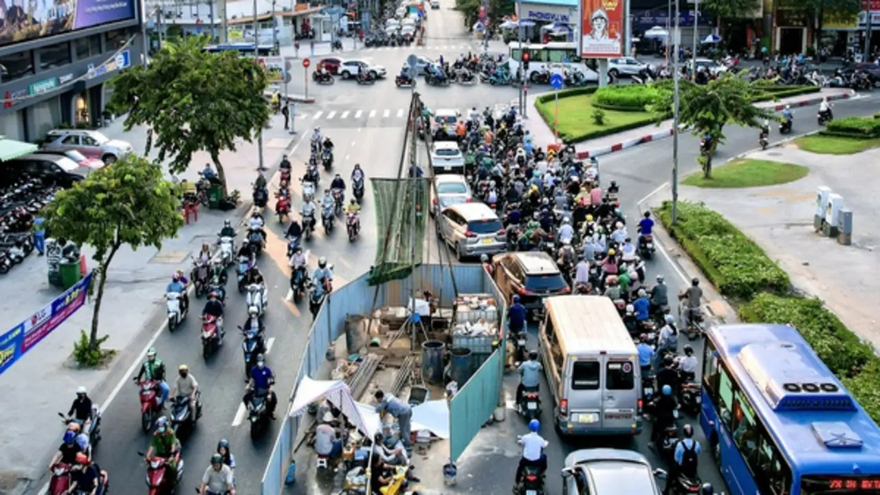 Hàng trăm điểm khoan khảo sát địa chất dọc tuyến metro số 2 tại TP.HCM