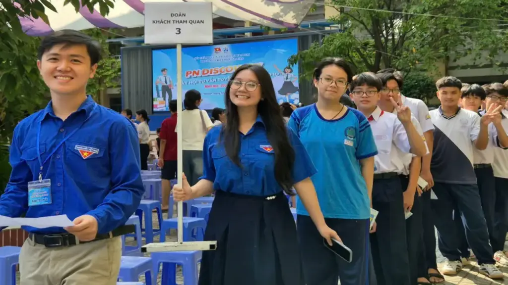 Hiệu trưởng trường THPT top 1 TP.HCM tư vấn thi lớp 10 khiến học sinh bất ngờ