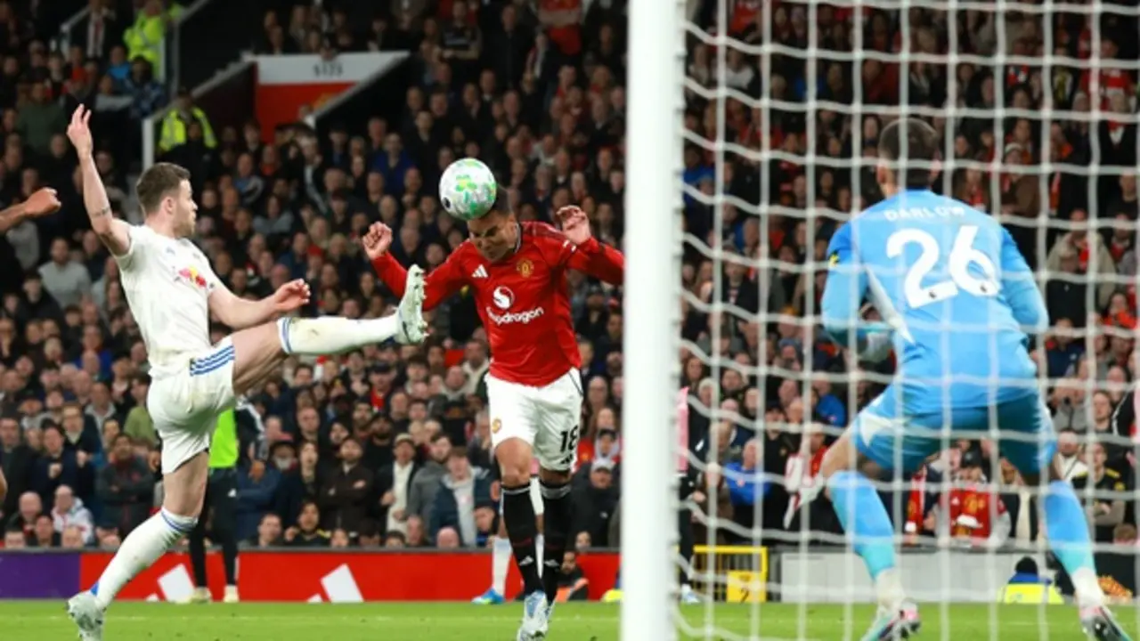 HLV Carrick thay đổi khó hiểu vì mất trò cưng, M.U thua sốc Leeds trên sân nhà