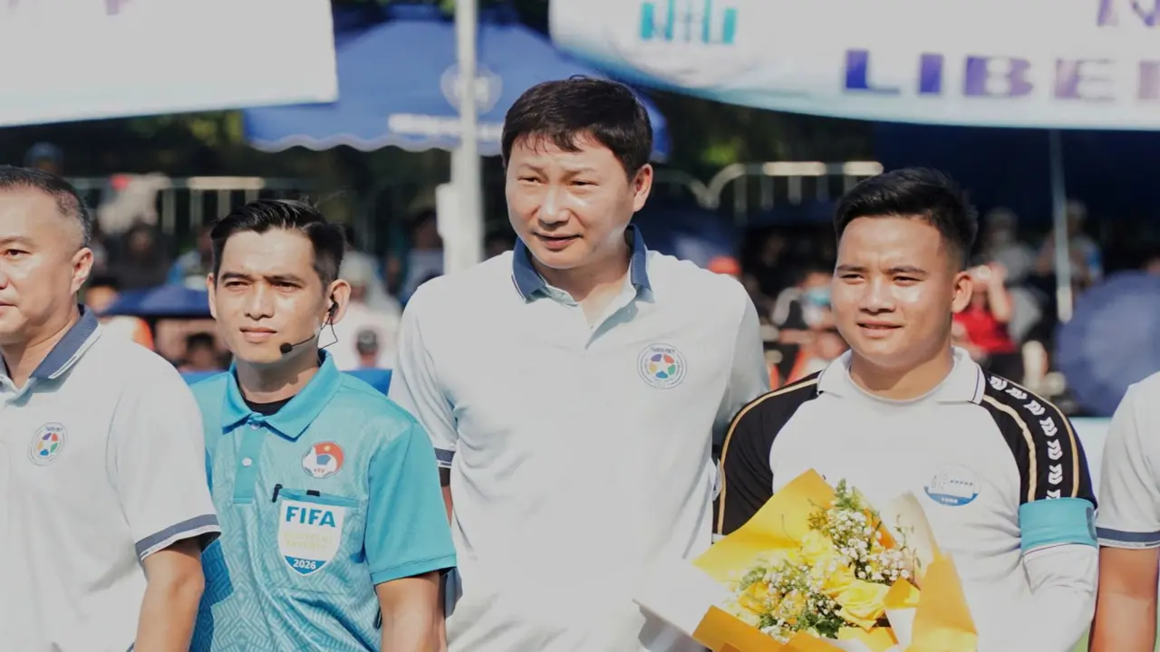 HLV Kim Sang Sik dự khán trận chung kết Giải bóng đá Thanh Niên sinh viên quốc tế