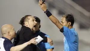 HLV Popov gọi trọng tài là ‘sát thủ chuyên nghiệp’