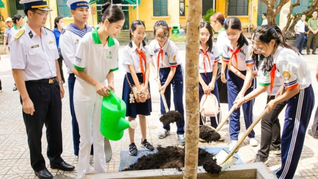Hoa hậu Thanh Hà mang thông điệp hòa bình - môi trường đến 'đất lửa' Quảng Trị