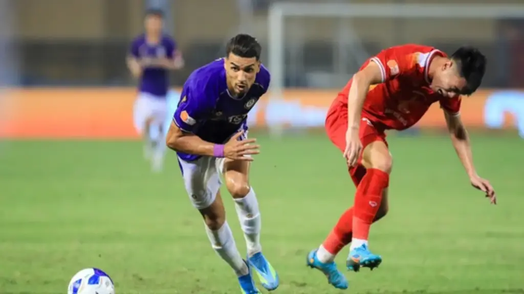 Hoàng Hên rực sáng ngày HLV Kim Sang-sik và bầu Hiển dự khán, Hà Nội thắng đậm Hà Tĩnh