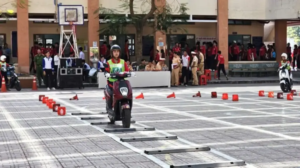 Học sinh THPT ở TP.HCM hào hứng với kỹ năng lái xe an toàn năm 2026