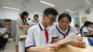 Học sinh TP.HCM đăng ký nguyện vọng lớp 10 từ 22-4