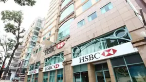 HSBC Việt Nam báo lãi thấp nhất 4 năm, thù lao nhân viên cao bất ngờ